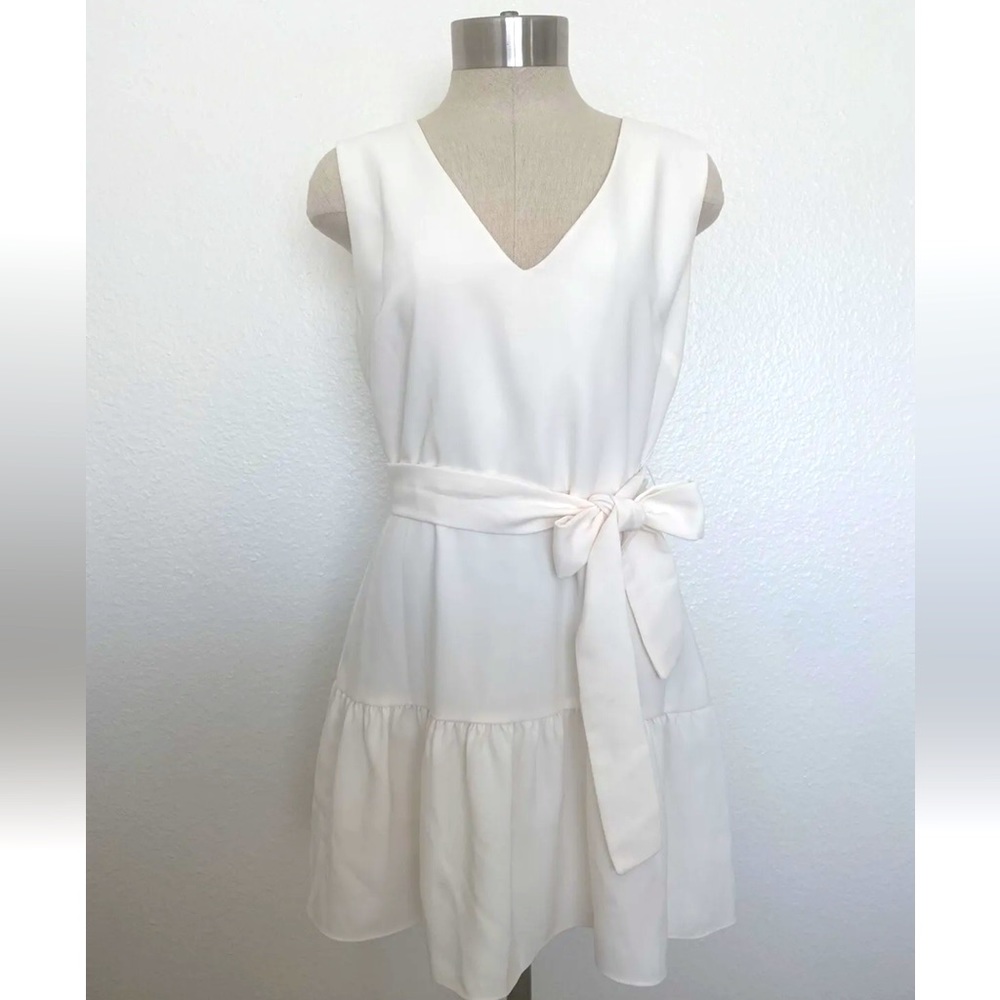 AMANDA UPRICHARD NY Beige/Ivory V-neck, Tie @waist dress, Very versatile. Size M